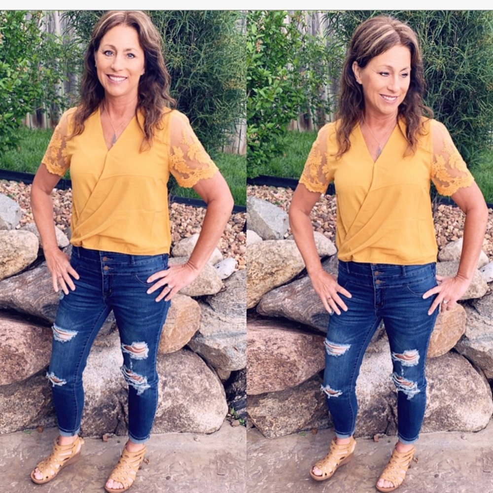 ☀️New Mustard Lace Top☀️